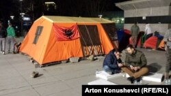 Демонстранты в Приштине.