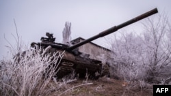 Украінскі танк каля вёскі Пяскі ў Данецкай вобласьці