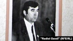 Яке аз аксҳои Эмомалӣ Раҳмон дар осорхонаи Қасри Арбоб