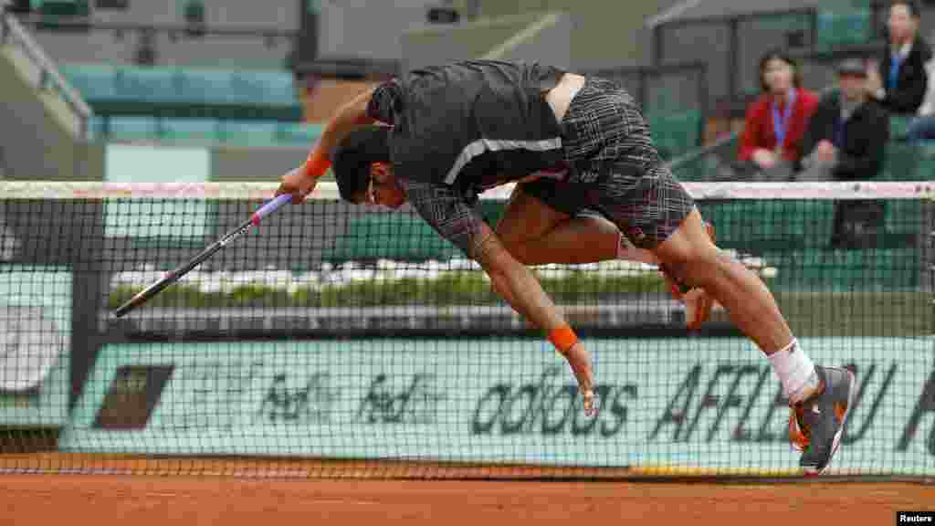 Janko Tipsarevic of Serbia returns the ball during the French Open tennis tournament at the Roland Garros stadium in Paris. (Reuters/Benoit Tessier) 