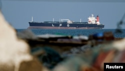 Un tanc petrolier cu GPL ancorat din cauza traficul redus în Strâmtoarea Ormuz, la Shinas, pe 11 martie.