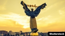 Монумент Незалежності – тріумфальна колона в Києві, присвячена незалежності України. Розташована у центрі міста на майдані Незалежності