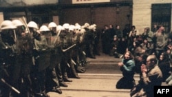 Çexiyada tələbələrin ölkədə kommunizm üsul-idarəsinə qarşı etirazı - 1989