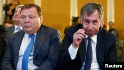 Petr Aven (right) and Mikhail Fridman have filed a defamation suit in the United States (file photo).
