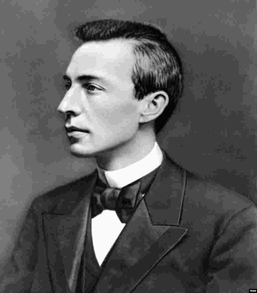 Rachmnaninoff in 1901. The premiere of his first symphony in 1897 was poorly received, causing the young composer to sink into depression for several years.