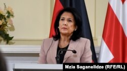 За заявою адміністрації президентки Грузії Саломе Зурабішвілі, її візит попросила відкласти українська сторона
