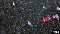 Десятки тысяч людей собрались на Майдане 2 февраля 