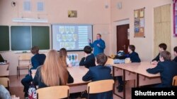 Урок в российской школе (иллюстративное фото)