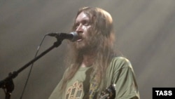Егор Летов на концерте в Москве, май 2005 года