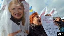 Ուկրաինա - Բողոքի ցույցը Կենտրոնական ընտրական հանձնաժողովի մոտ, Կիեւ, 6-ը նոյեմբերի, 2012թ.