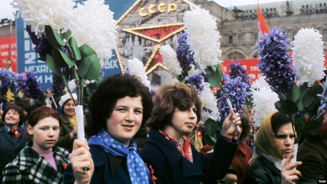 СССР учурундагы Эмгекчилер майрамындагы параддан. Москва, 1-май, 1975-жыл. 