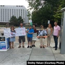 Maria Butina (second right) poses with protesters in Washington, D.C., in September 2016.