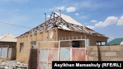 Жарылыс болған әскери қоймадан бір шақырым қашықта орналасқан тұрғын үйлер. Түркістан облысы, Арыс қаласы, 29 маусым 2019 жыл.