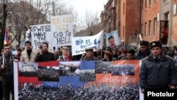 Հայաստան -- Ընդդիմադիր երիտասարդների բողոքի երթը Երեւանում, 19-ը փետրվարի, 2010թ.