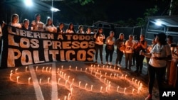 Людзі ладзяць пікет ля турмы ў вэнэсуэльскім горадзе Гуатырэ, патрабуючы вызваленьня палітвязьняў. 9 красавіка 2026 году