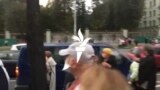 Nagymama-felvonulás: esernyővel a paprikaspray ellen Belaruszban