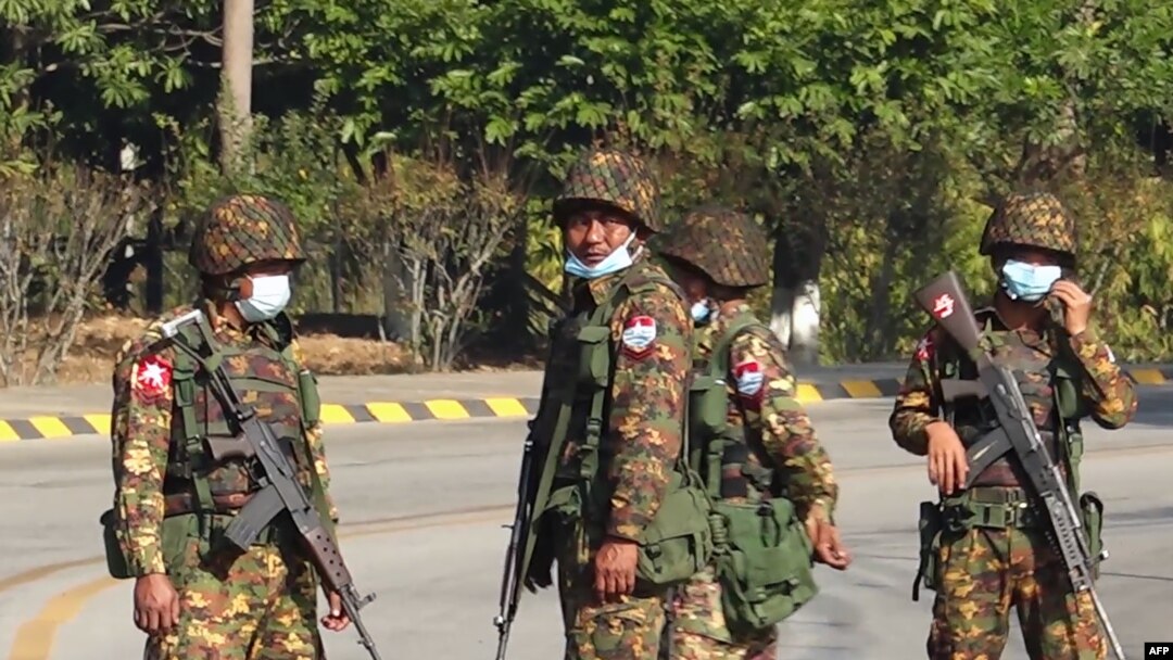 Militarii denunţă de mai multe săptămâni nereguli în desfăşurarea alegerilor legislative din noiembrie.