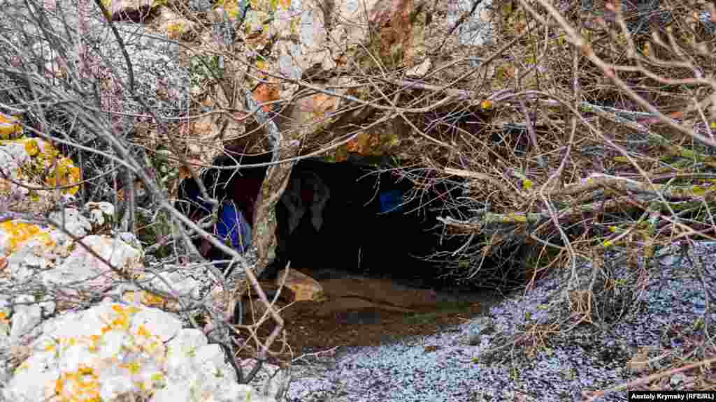 Вход в пещеру Ени-Сала II