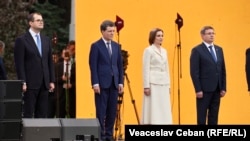 De la stânga la dreapta: prim-ministrul Vasile Tofan, președintele României, Nicușor Dan, președinta Maia Sandu, președintele Parlamentului, Igor Grosu.