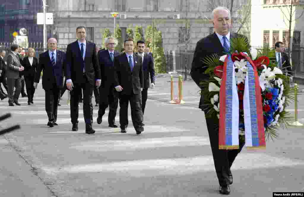 Predstavnici Vlade Srbije na mestu ubistva premijera Zorana Đinđića