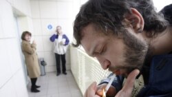 Ovaj potez podržan je i u istraživanju koje je provelo ministarstvo zdravstva, objavljeno prošlog mjeseca, koje je pronašlo vezu između pušenja i povećanog širenja korona virusa.