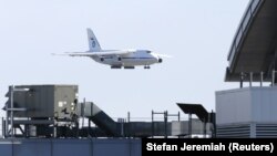 ԱՄՆ - Ռուսական բեռնատար օդանավը վայրէջք է կատարում Նյու Յորքի «Ջոն Քենեդի» օդանավակայանում, 1-ը ապրիլի, 2020թ.