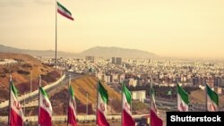 Іранскія сьцягі над Тэгеранам 