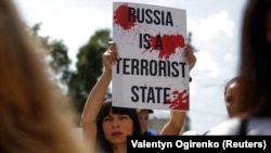 Акция родственников украинских военнослужащих, защищавших "Азовсталь" и взятых в плен Россией