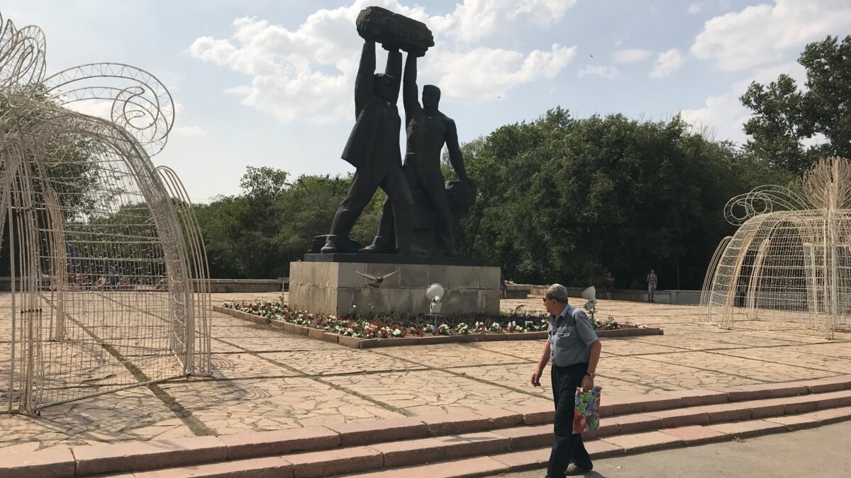 В Карагандинской области власти усиливают карантин, запрещают сборы более  трех человек