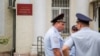 Полицейские у здания суда в Краснодаре, иллюстративная фотография