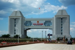 Российско-китайская граница со стороны городского уезда Маньчжурия, железнодорожный переезд