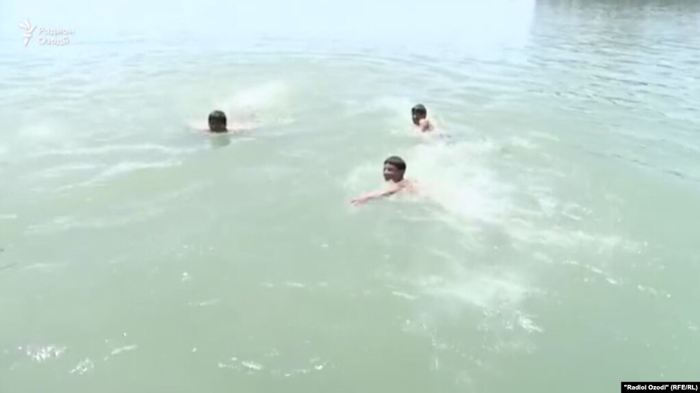 Дар як сол 140 нафар ғарқ шудаанд. Мавсими серташвиши оббозӣ дар Тоҷикистон (навор)