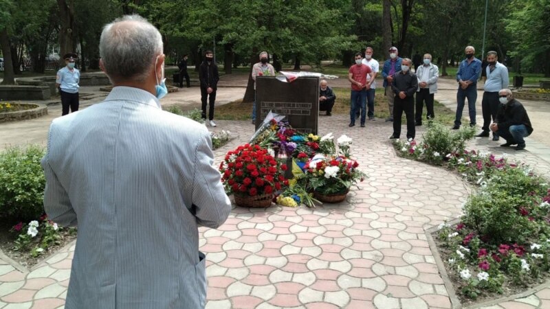 В Симферополе вернули памятный знак жертвам депортации с измененной надписью и с ошибкой в слове «крымскотатарский»
