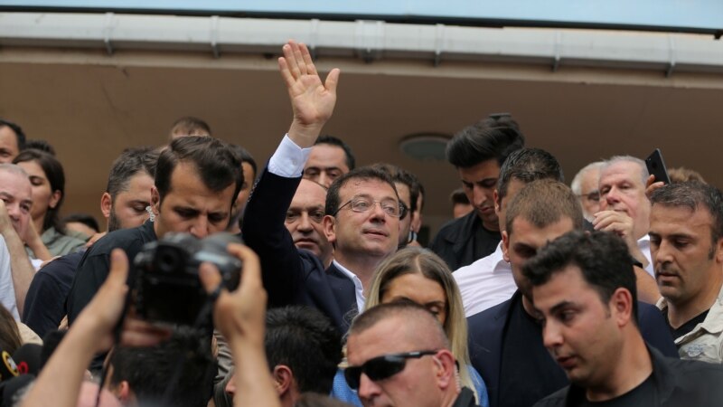 В Стамбуле на выборах мэра победил оппозиционер Экрем Имамоглу