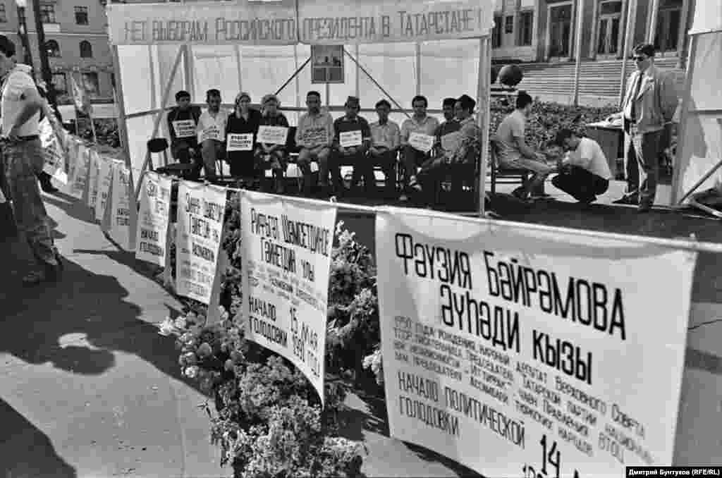 Участники политической голодовки