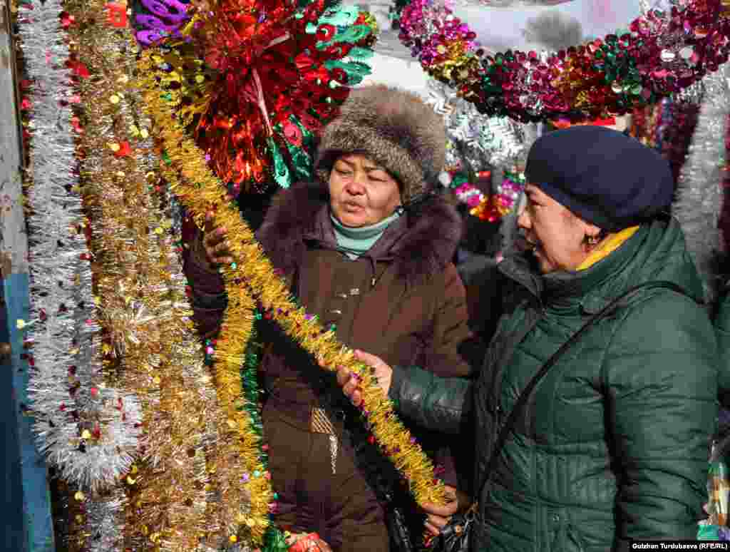 Астрологтар бұл жолғы доңыз жылын сары түспен қарсы алуға кеңес береді.