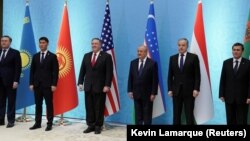 Майк Помпео бо вазирони умури хориҷии кишварҳои Осиёи Марказӣ.