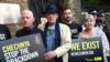 Участники акции протеста против нарушений прав геев в Чечне у посольства РОссии в Лондоне (архивное фото)