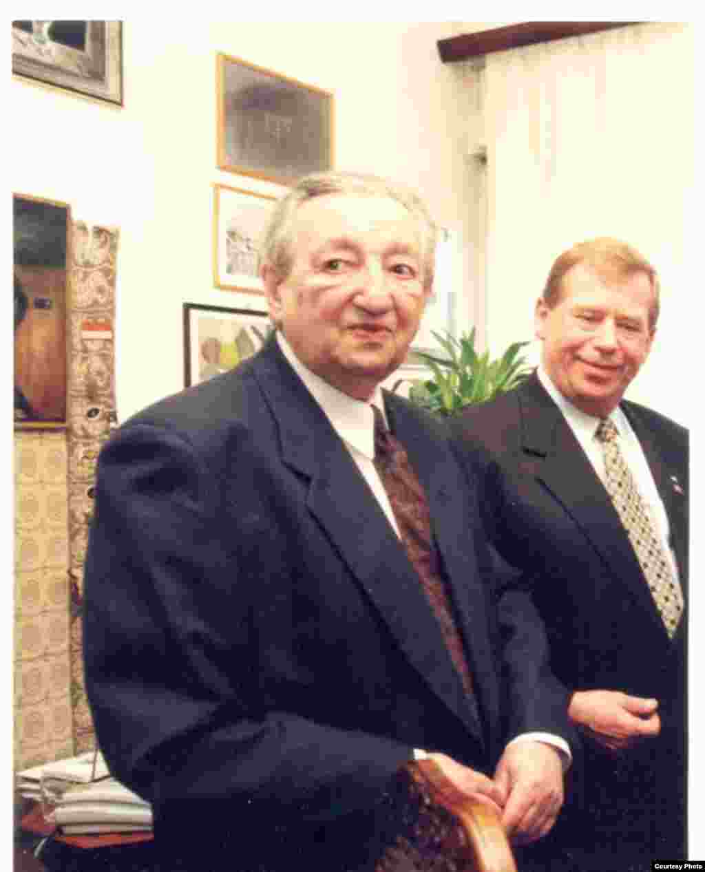 Президент Вацлав Гавел с визитом у Марека Эдельмана