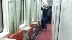 Diňle: Türkmenabat–Aşgabat otlusynda ýolagçylar polisiýa tarapyndan 'talanýandygyny' aýdýarlar