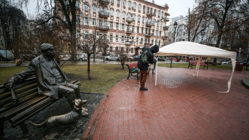 Фоторепортаж: Різдвяний обід для нужденних у Києві. Читайте на UKR.NET