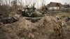 Російський танк з позначкою V у селі Андріївка на Київщині, 5 квітня 2022 року