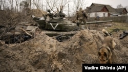 Брошенный российский танк в Украине