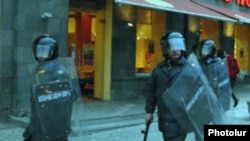 Riot police move into Yerevan's Northern Avenue