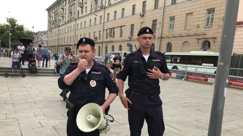 Москвада жүрүшкө чыккан 200 киши камакка алынды