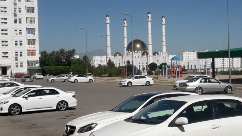 Aşgabadyň metjitlerinde bäş gezek azana çagyrylýar, ýöne dinçilere namaza durmak gadagan edilýär