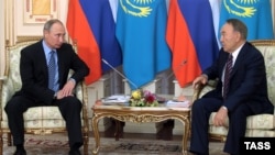 Қазақстан президенті Нұрсұлтан Назарбаев пен Ресей президенті Владимир Путин кездесуде. Астана, 4 қазан 2016 жыл.