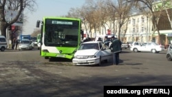 Toshkent ko‘chalarida yo‘lovchi avtobuslar bir-biri bilan poyga qilayotgani har kungi manzaraga aylangan.