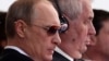 Лицом к событию. Путин предлагает мир на рельсах войны 