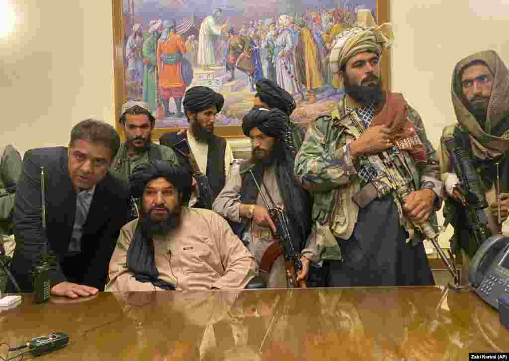 Бойовики &laquo;Талібану&raquo; взяли під контроль президентський палац Афганістану 15 серпня після того, як президент Ашраф Гані залишив країну